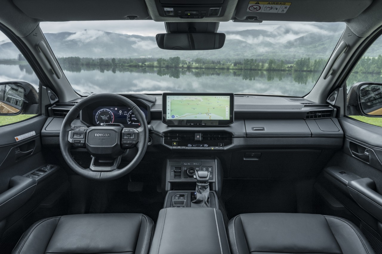 2026_Hilux_Hybrid_48V_Invincible_Sulphur_Yellow_Detail_005