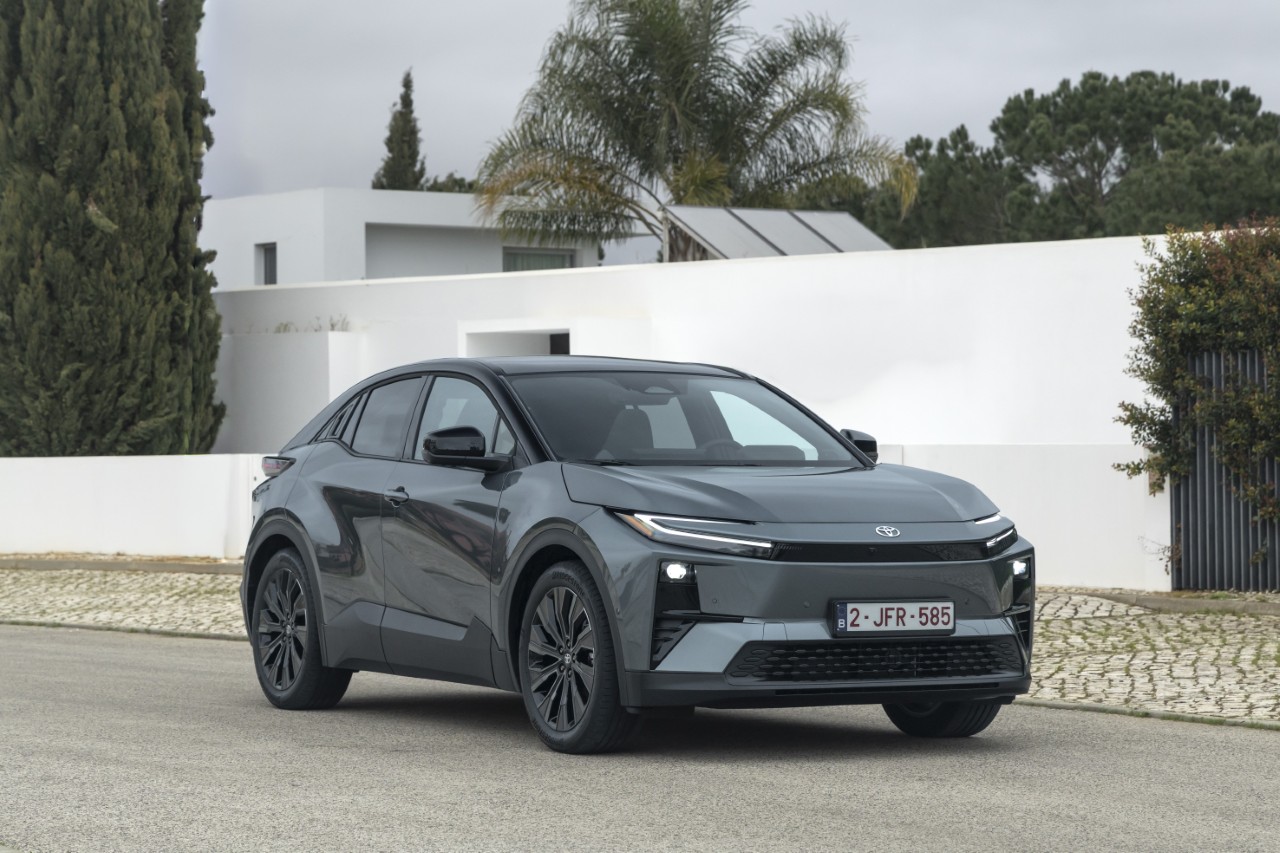 2026_Toyota_CHR_plus_Mineral_Static_003