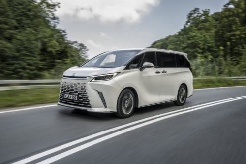 Lexus_LM_driving_exp (6)