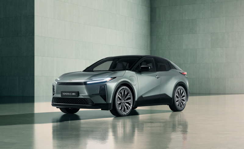 TOYOTA_CHR+_1