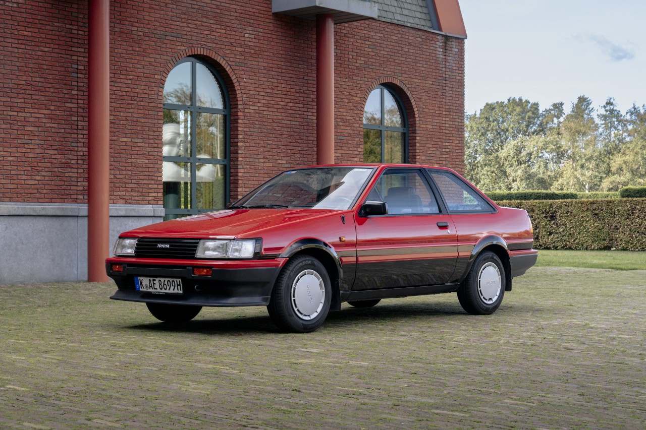 corollaae86_001